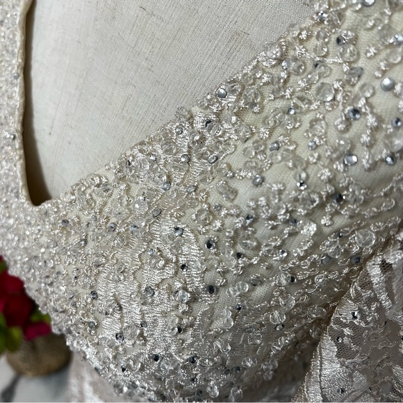 Mac Duggal Embroidered Flutter Ruffle Sleeve V-Neck Gown In Ivory & Nude New Tag - Picture 13 of 17